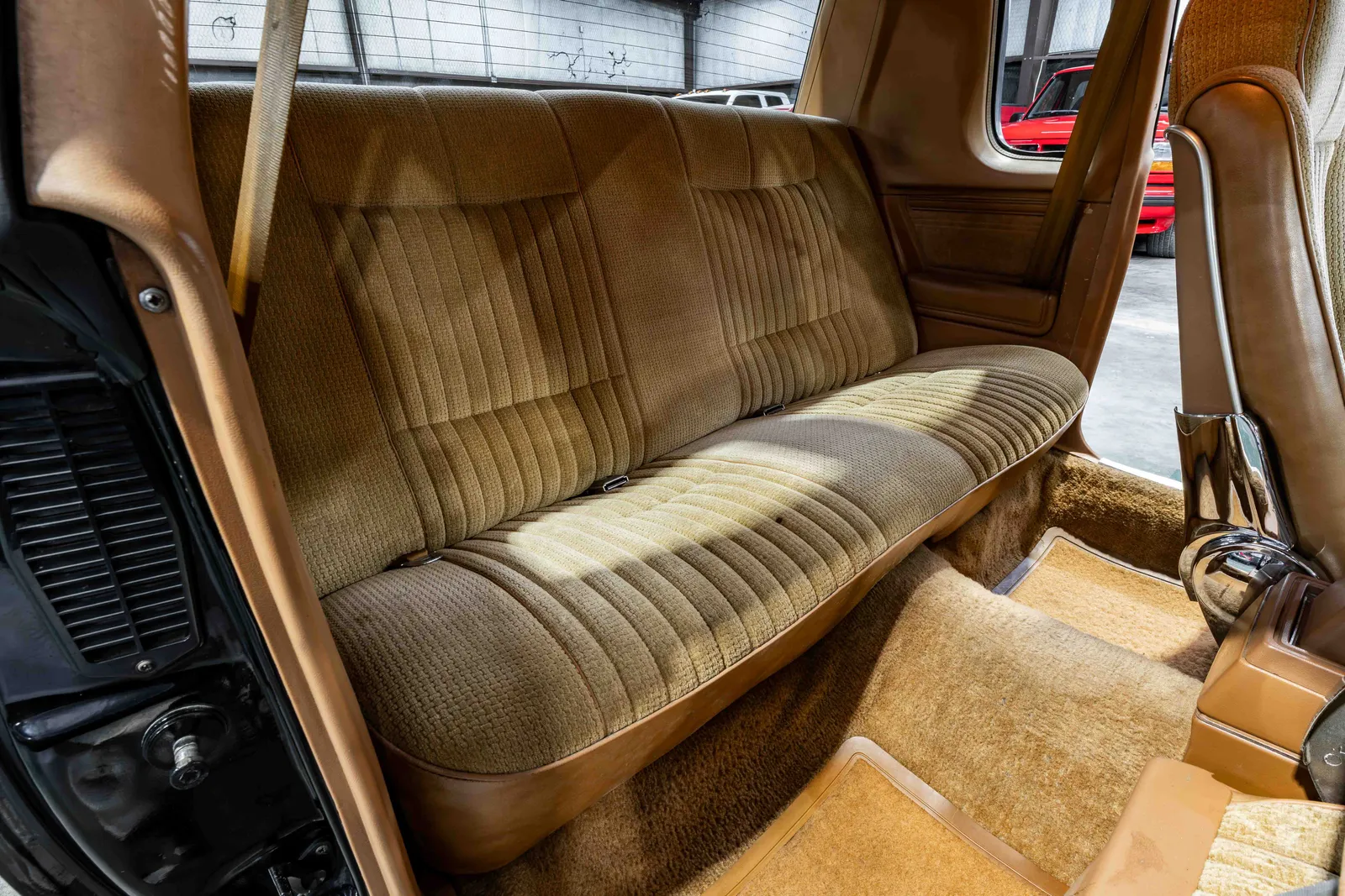 17_1979-Oldsmobile-W30-Black and Gold-536930-53.jpg